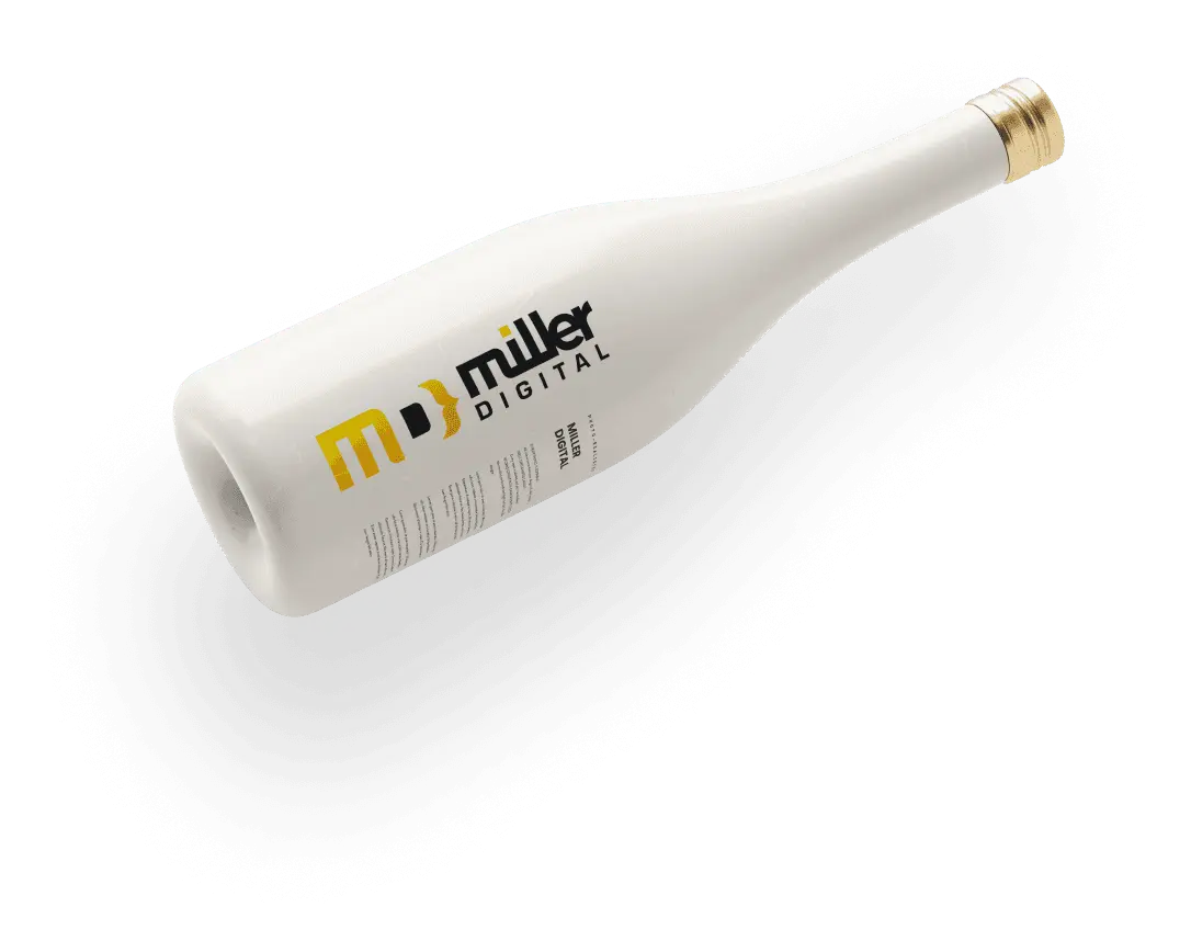 Een fles champagne van Miller Digital